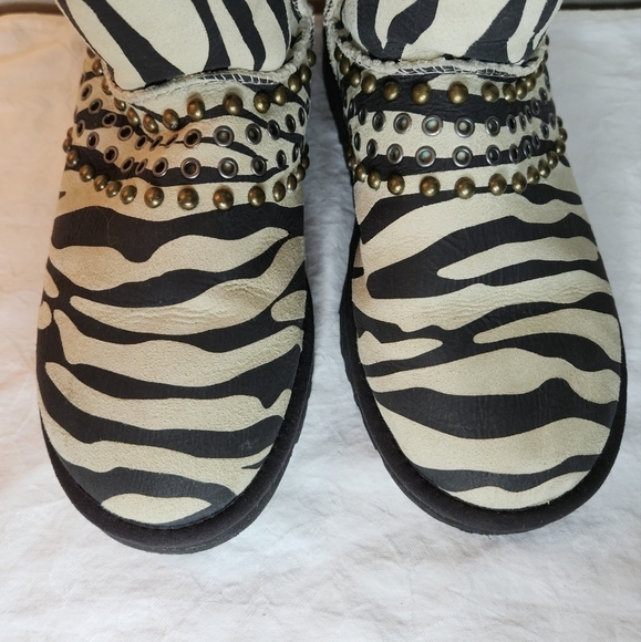 Jimmy Choo Zebra UGGS - Picture 7 of 11
